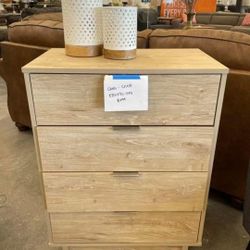 Ashley Aliah 4 Pcs Bedroom Sets Queen or King Beds Dressers Nightstands and Chests Finance and Delivery Available 