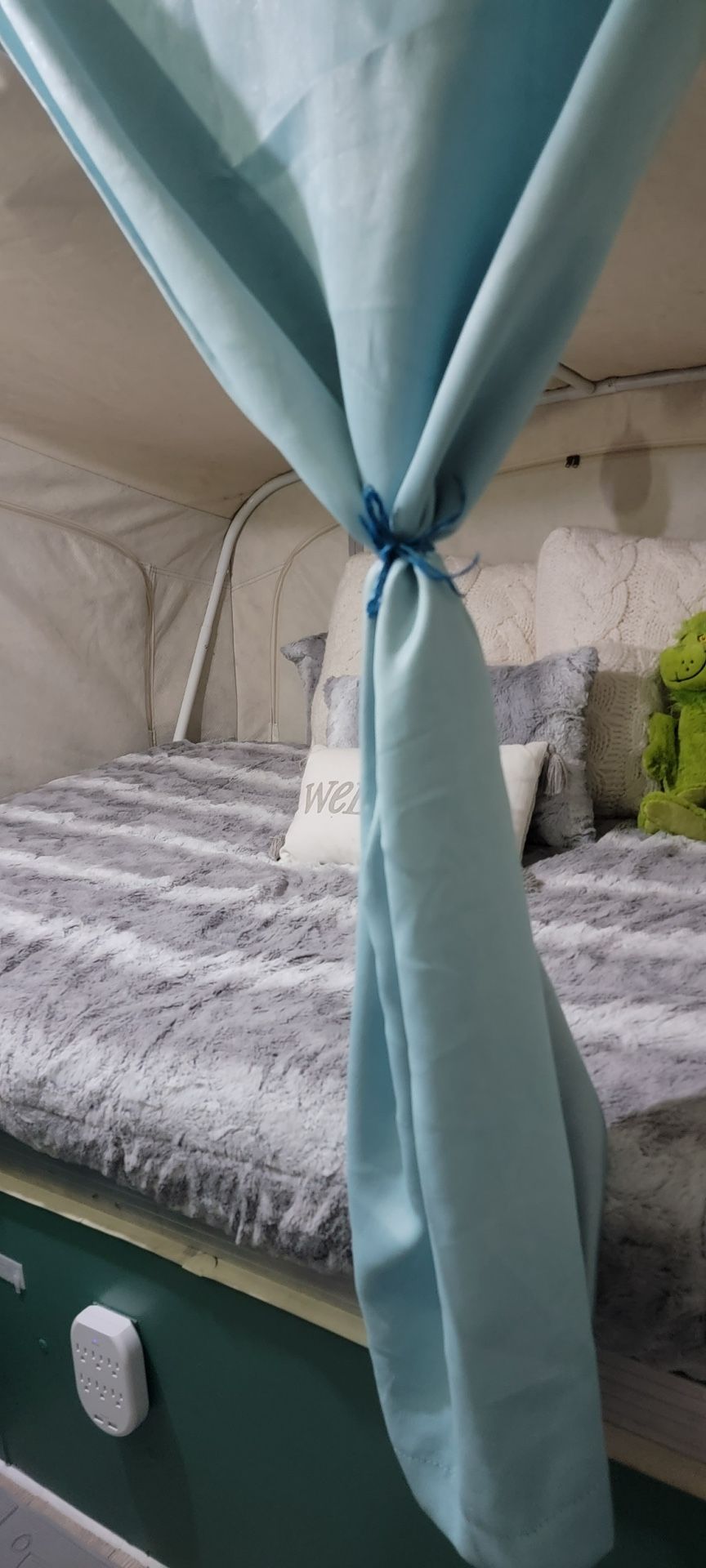 1989 Colemen Columbia Pop Up Camper