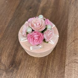 Gift Round Box W/roses.