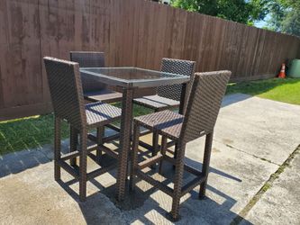Patio table w chairs