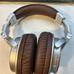 OneOdio Bluetooth Over Ear Headphones, 110 Hrs Wireless/Wired Stereo Sound Foldable Headsets with Deep Bass 50mm Neodymium Drivers for PC/Phone/Tablet