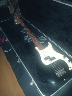 Fender P Bass In Excellent Condition 