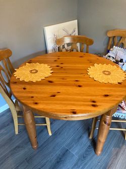 Kitchen/dining room table