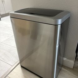 Automatic Garbage Can 