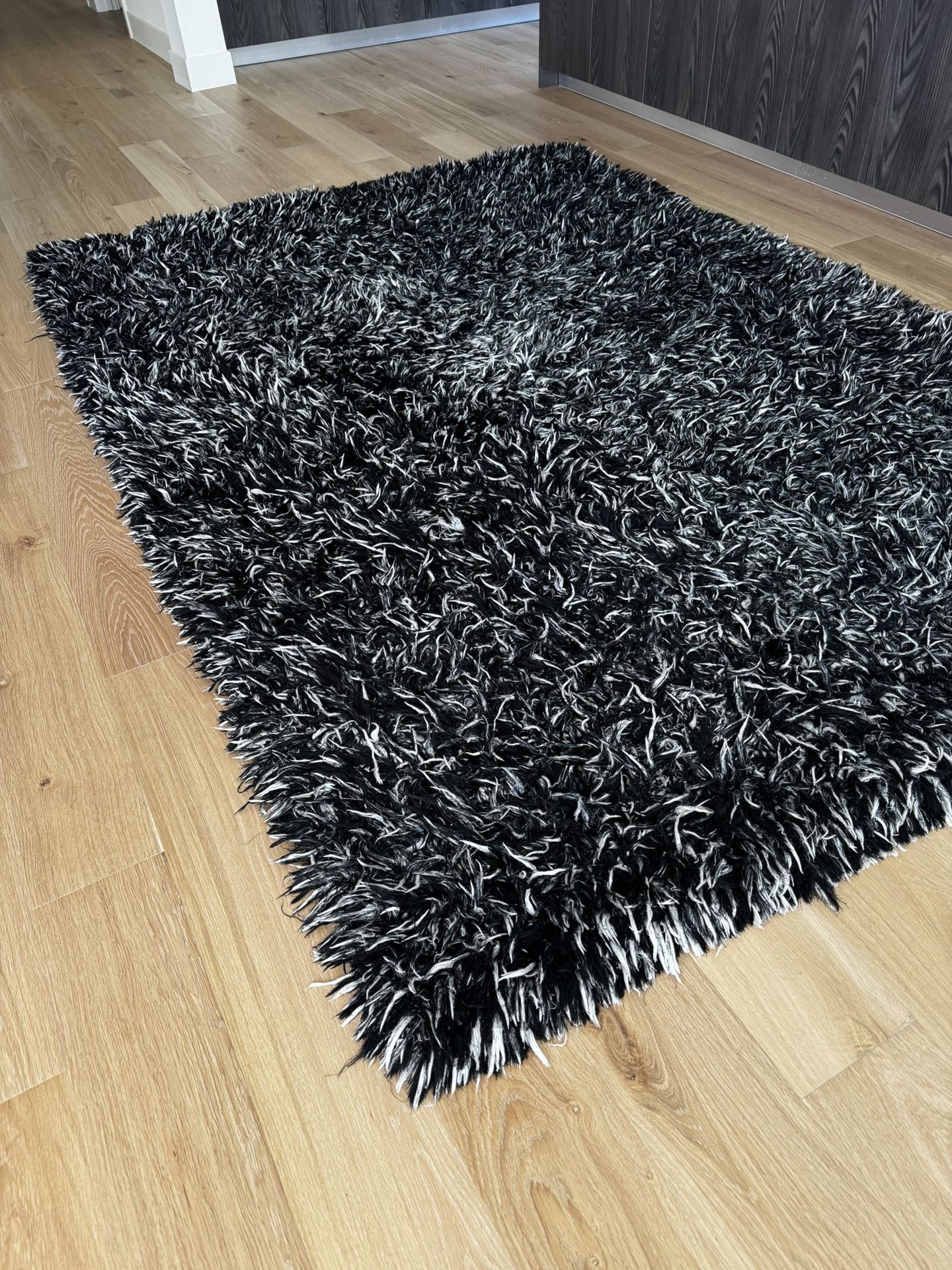 $50 🖤 Modern Shag Rug – 6’7” x 9’10” – PICK IT UP ASAP