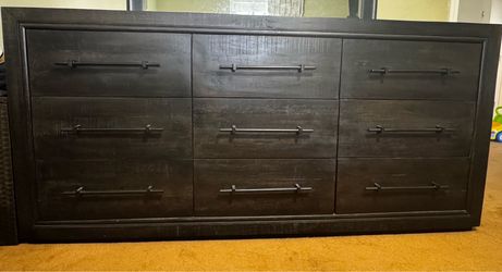 Pottery Barn Oakleigh 9 drawer dresser