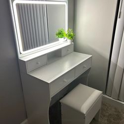 White Vanity Desk with LED Lighted Mirror & Power Outlet & 4 Drawers