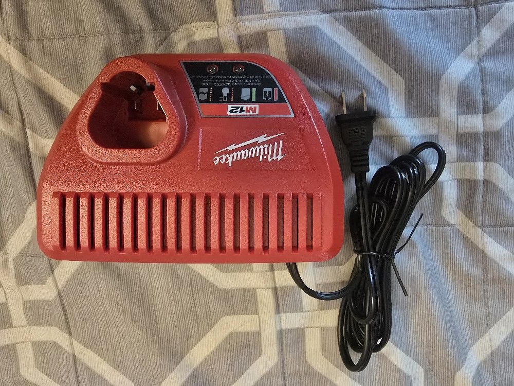 Milwaukee Charger. M12.