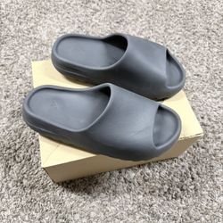 yeezy slides 