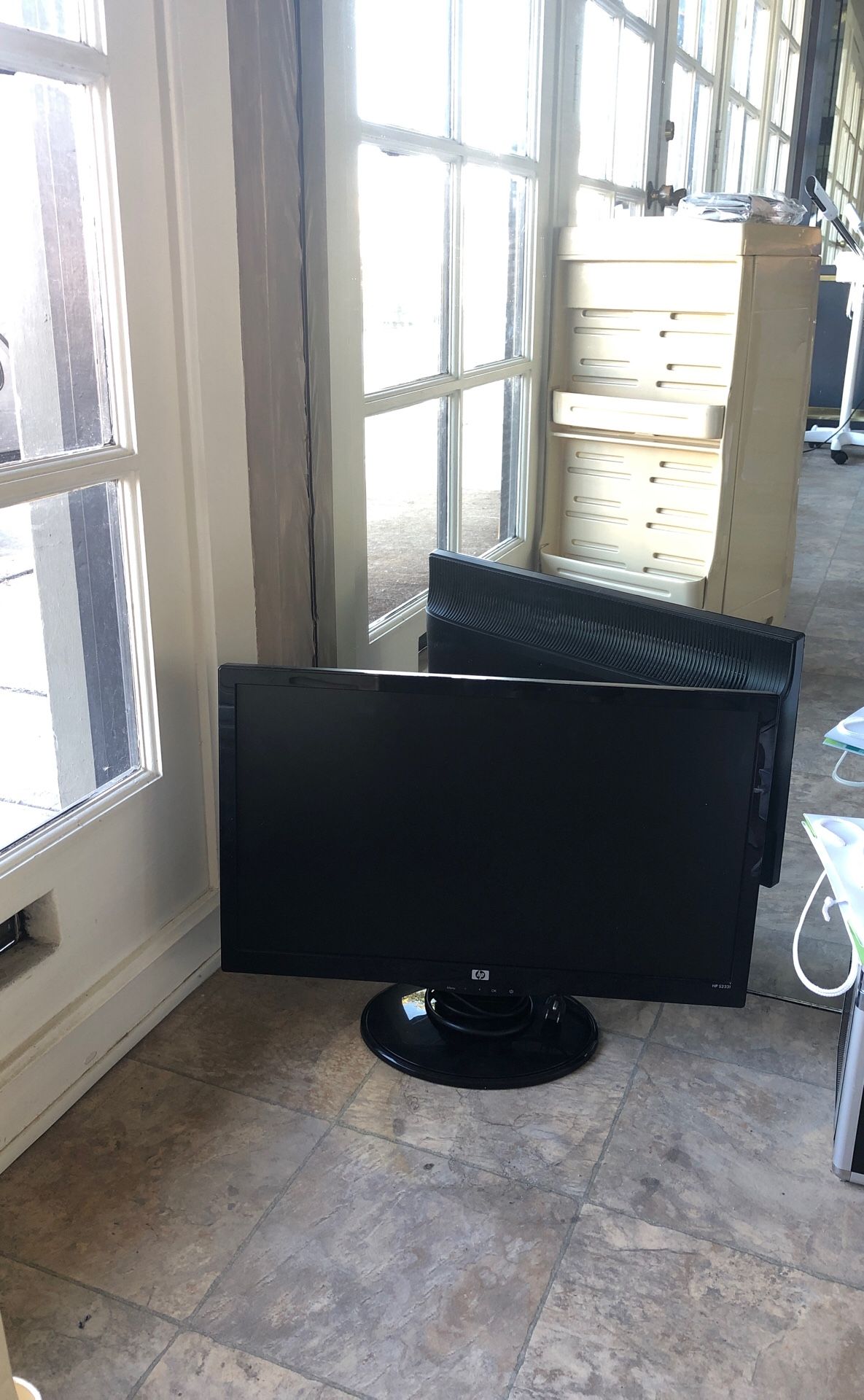 HP LCD S2331 MONITOR BLU RAY 23” WIDESCREEN WITH POWER CORD LIKE NEW