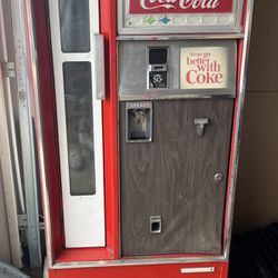 Vintage Coca Cola Bottle Machine 