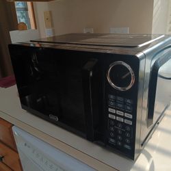 Sunbeam Microwave Oven Black 120V 60hz 18" x 12" x 11" tall