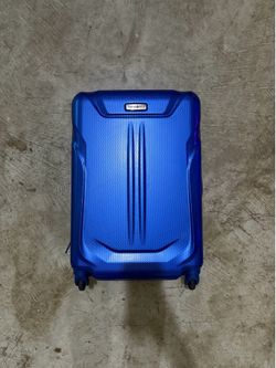 2 Hard Shell Suitcases – Samsonite & Ricardo Beverly Hills