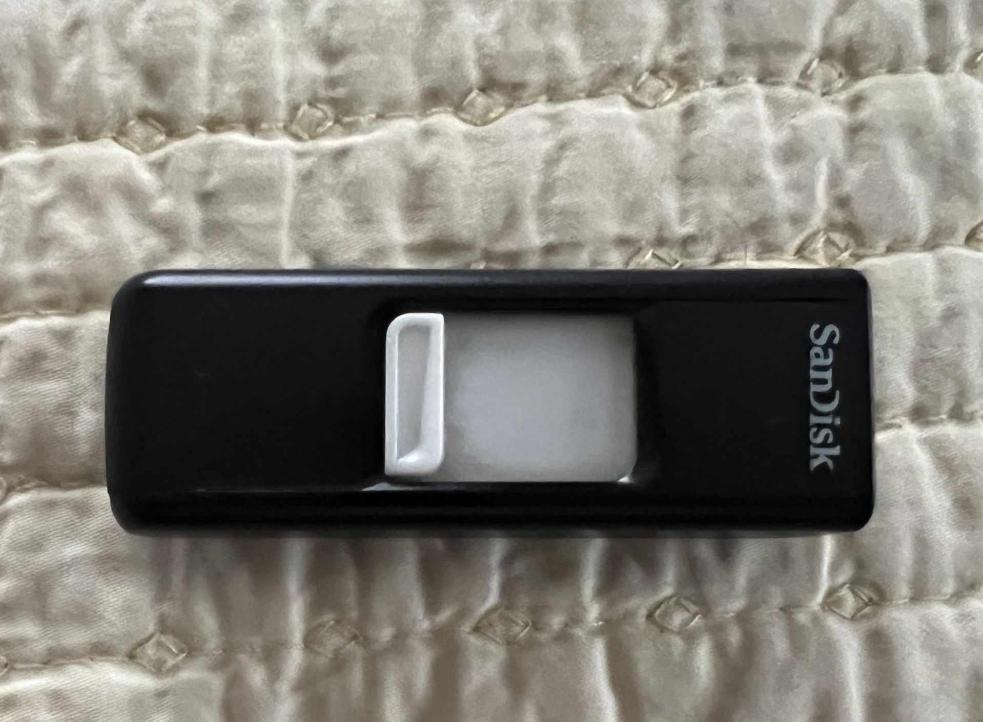 8GB Sandisk Cruzer Thumb Drive