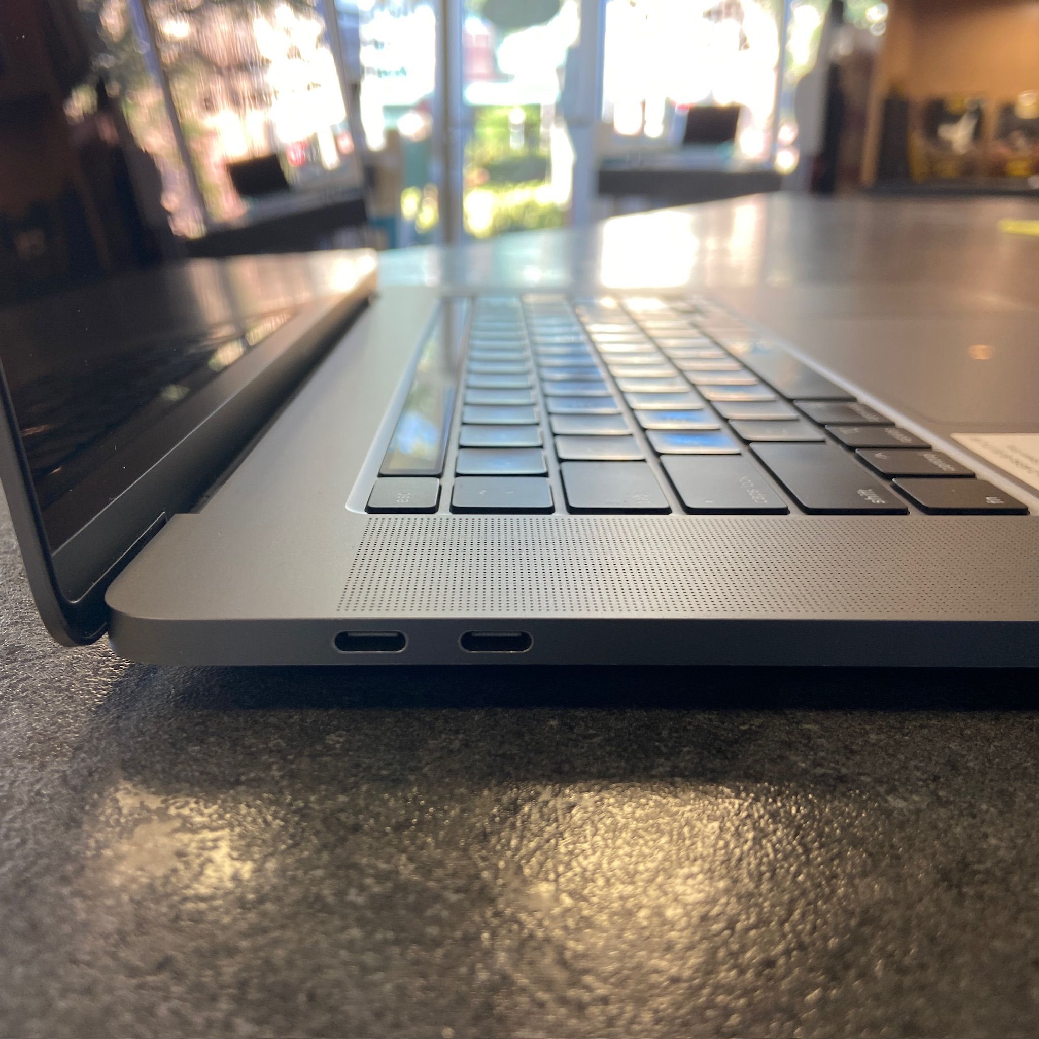 MacBook Pro 16 (L19) 2.4GHz – i9 / 64GB / 8TB SSD / 8GB GPU