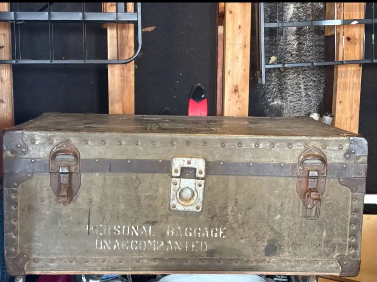 pending purchase *old world war army soldier trunk see pictures for details