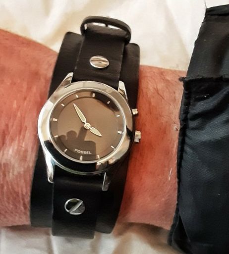 Retro FOSSIL men's Or Women's  Wrist Watch W Black Leather Band MINT CONDITION