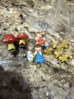 Vintage 1950s Push Pins