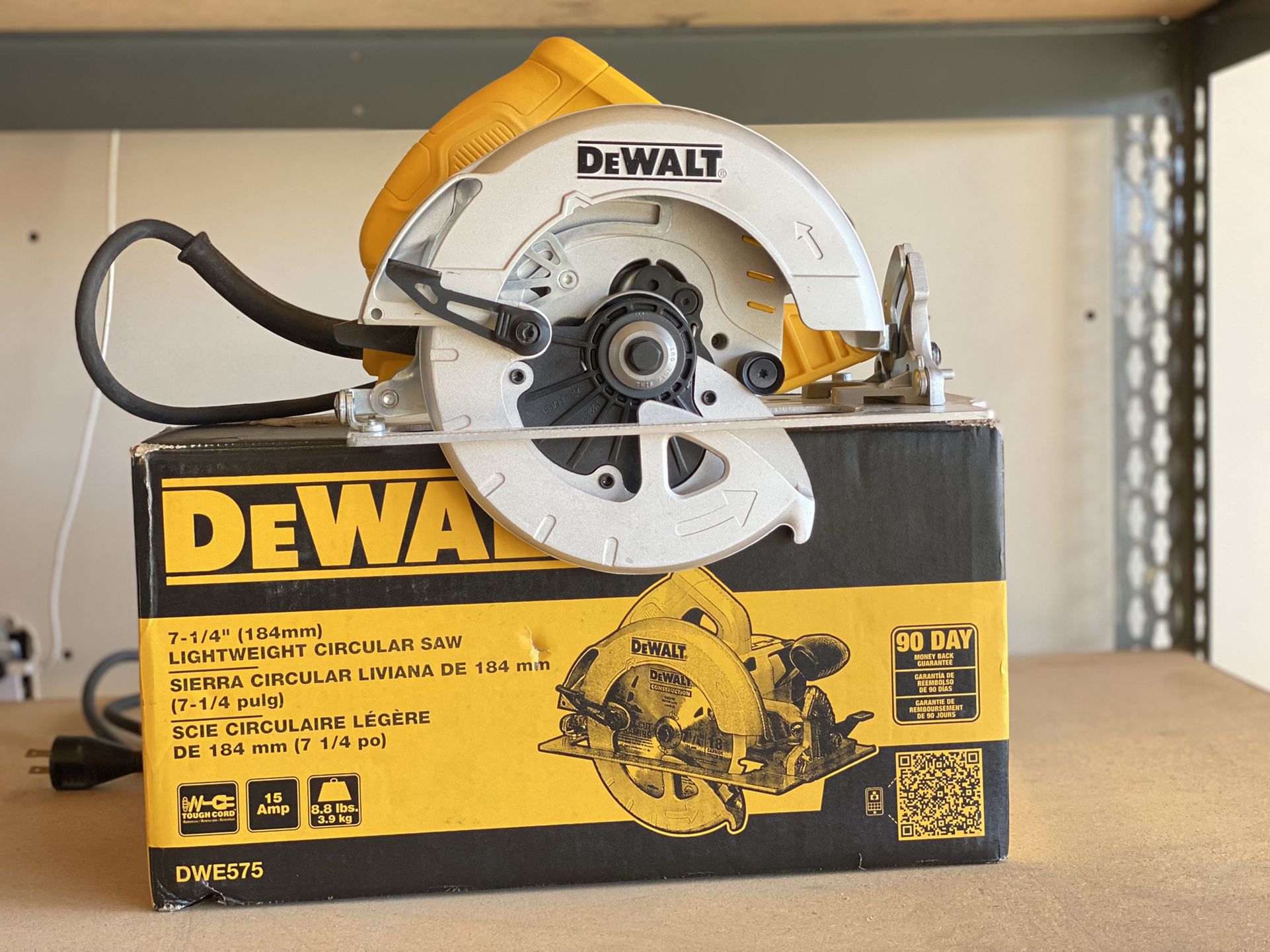 DEWALT 15 Amp Corded 7-1/4 in. Lightweight Circular Saw for Sale in  Bakersfield, CA OfferUp