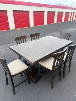 Height Dining table set