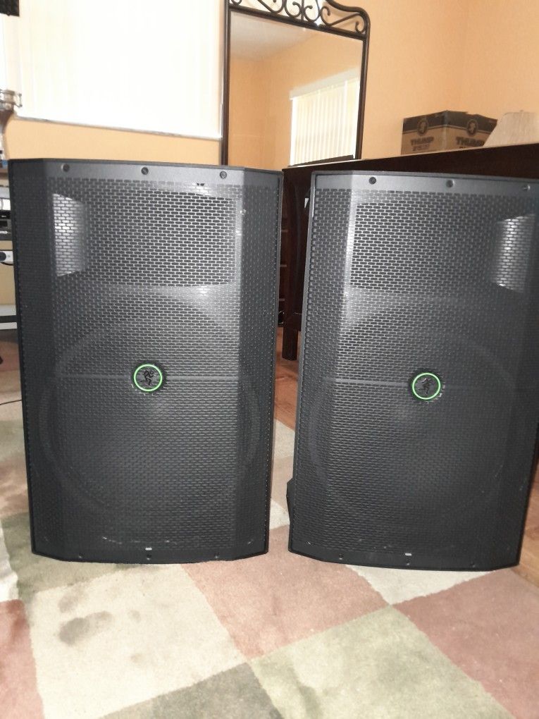 MACKIE THUMP Powered SPEAKERS 215XT