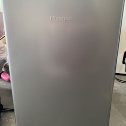Hisense 2.7 Cu Ft Single Door Mini Refrigerator, Stainless Steel Look