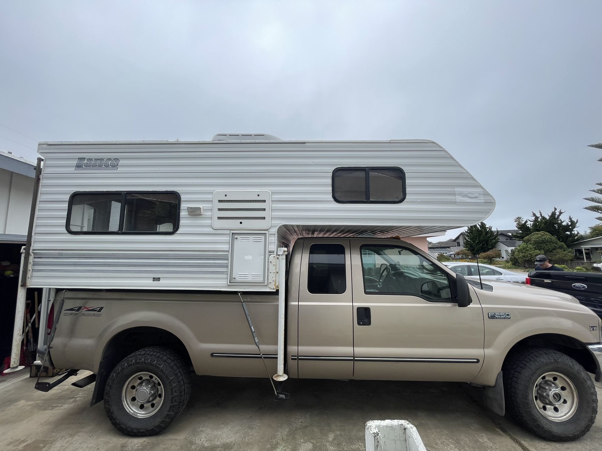 2002 Lance 815 Truck Camper