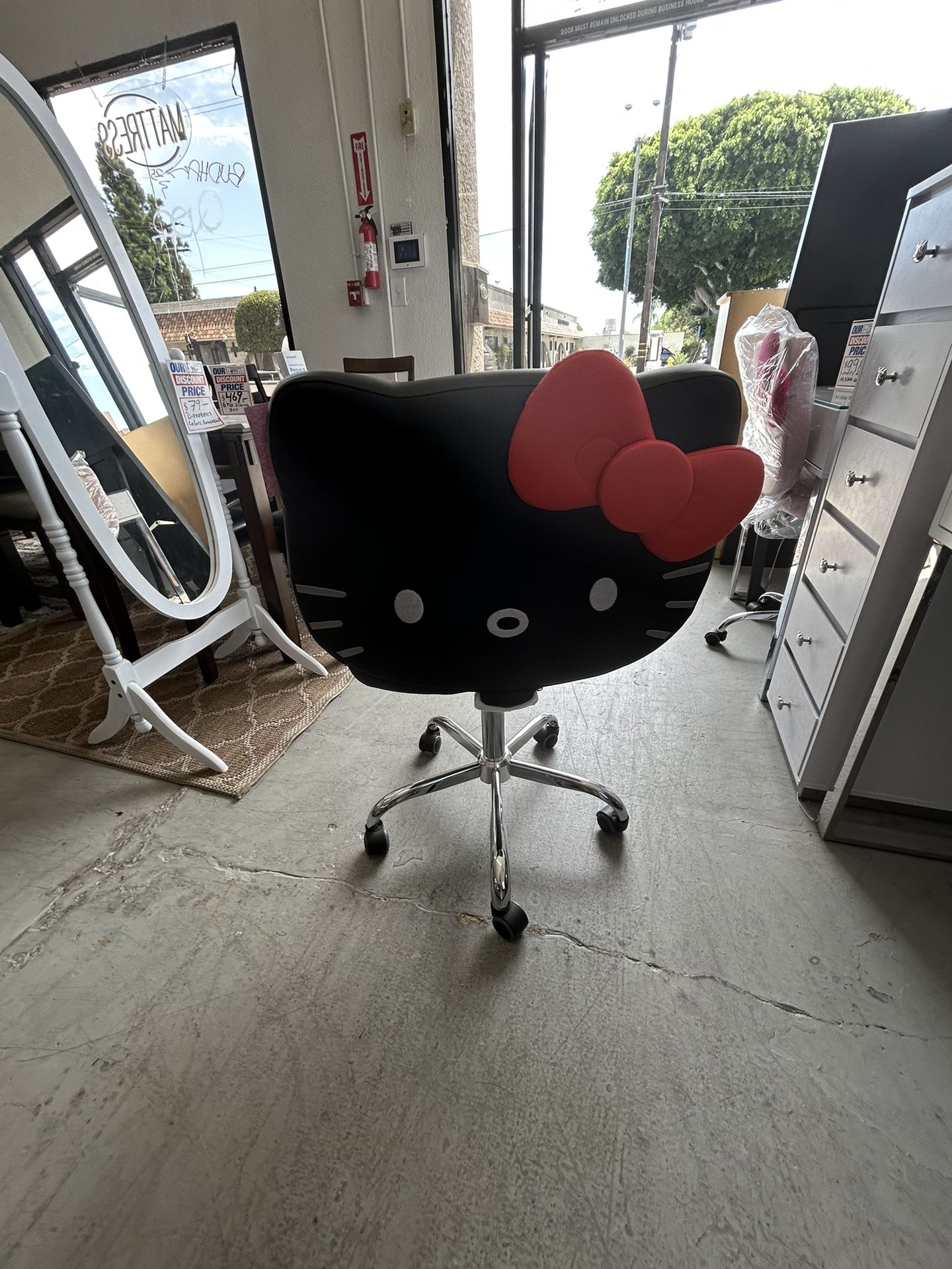 Hello Kitty Pu Leather Swivel Vanity Chair