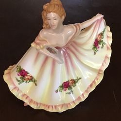 Royal Doulton 2006 Pretty Ladies "Charlotte" Country Roses 4949 Figurine 7" Tall