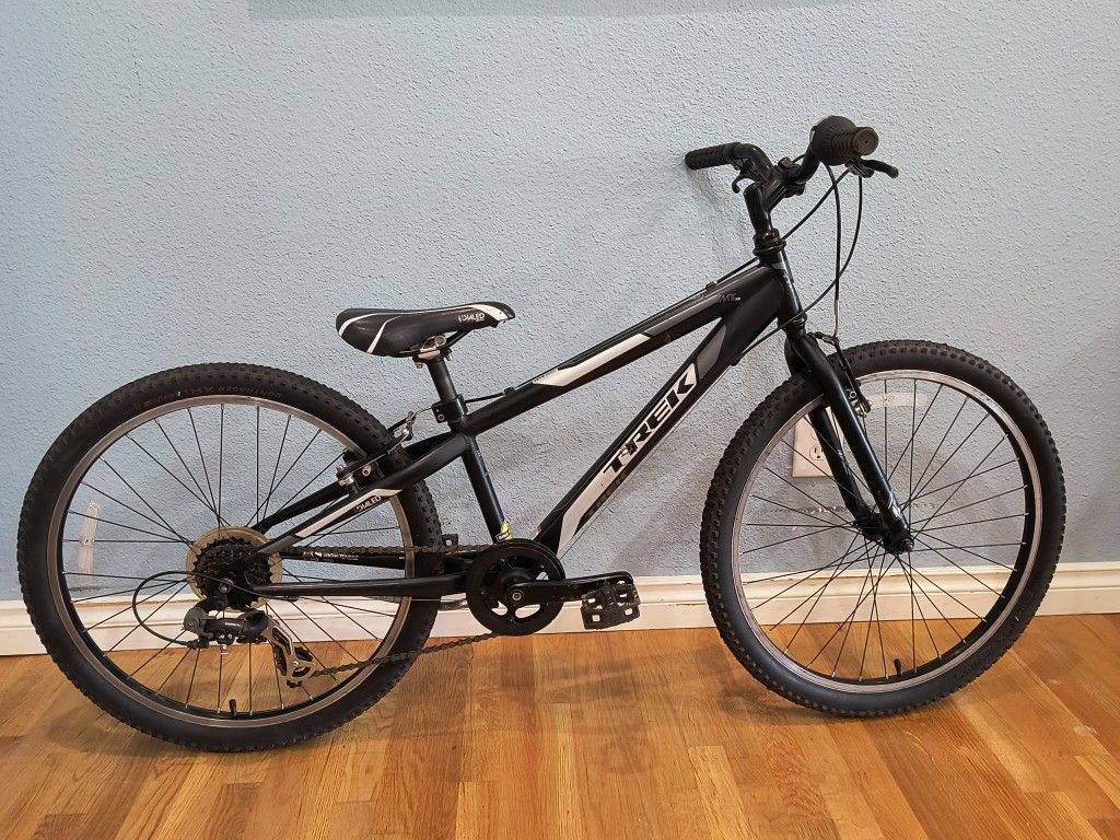 24" Trek MT200 Mountain Bike with aluminum frame and Shimano Parts 