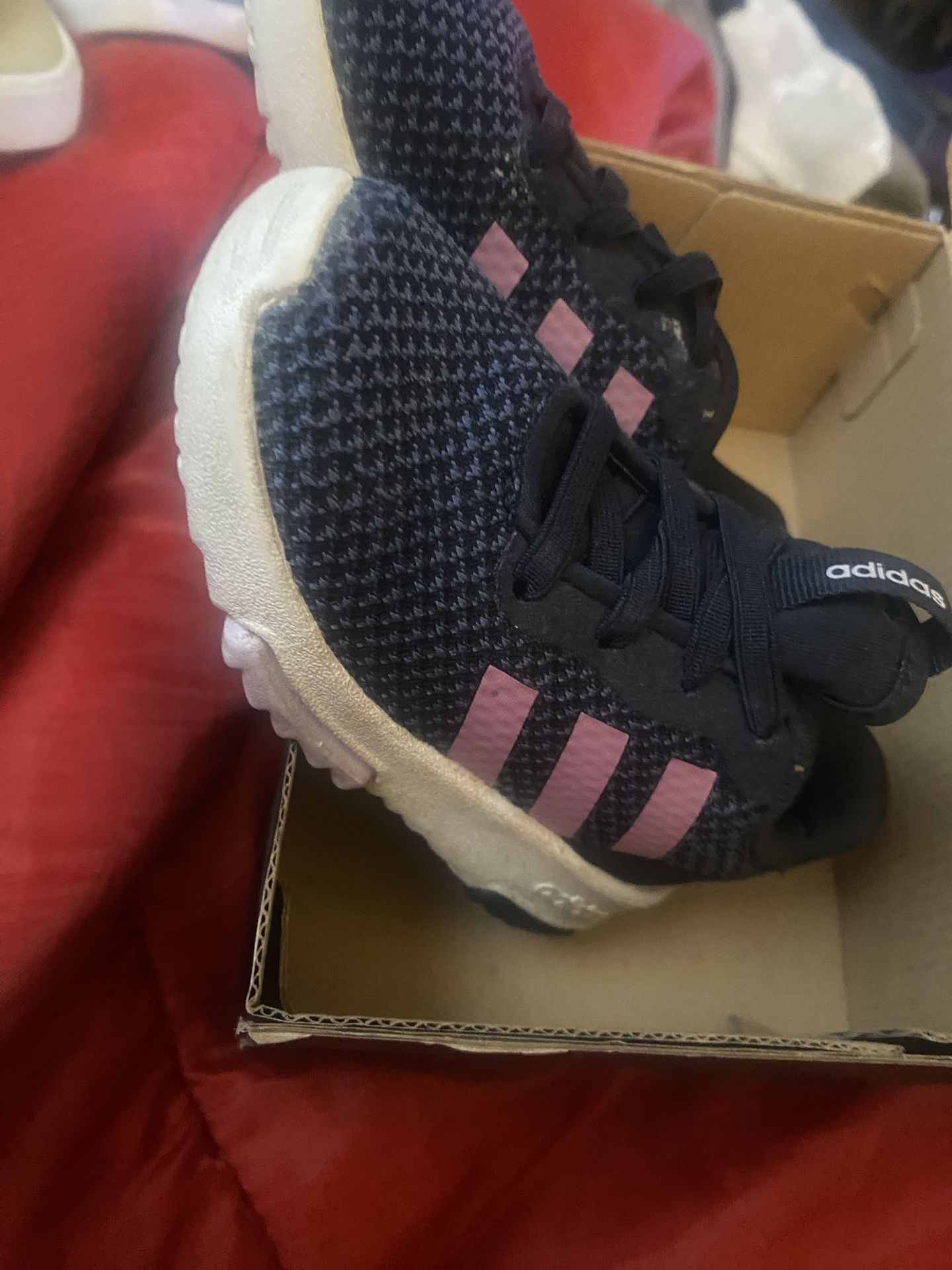 $5 Like New Girls Adidas Shoes Sz7K