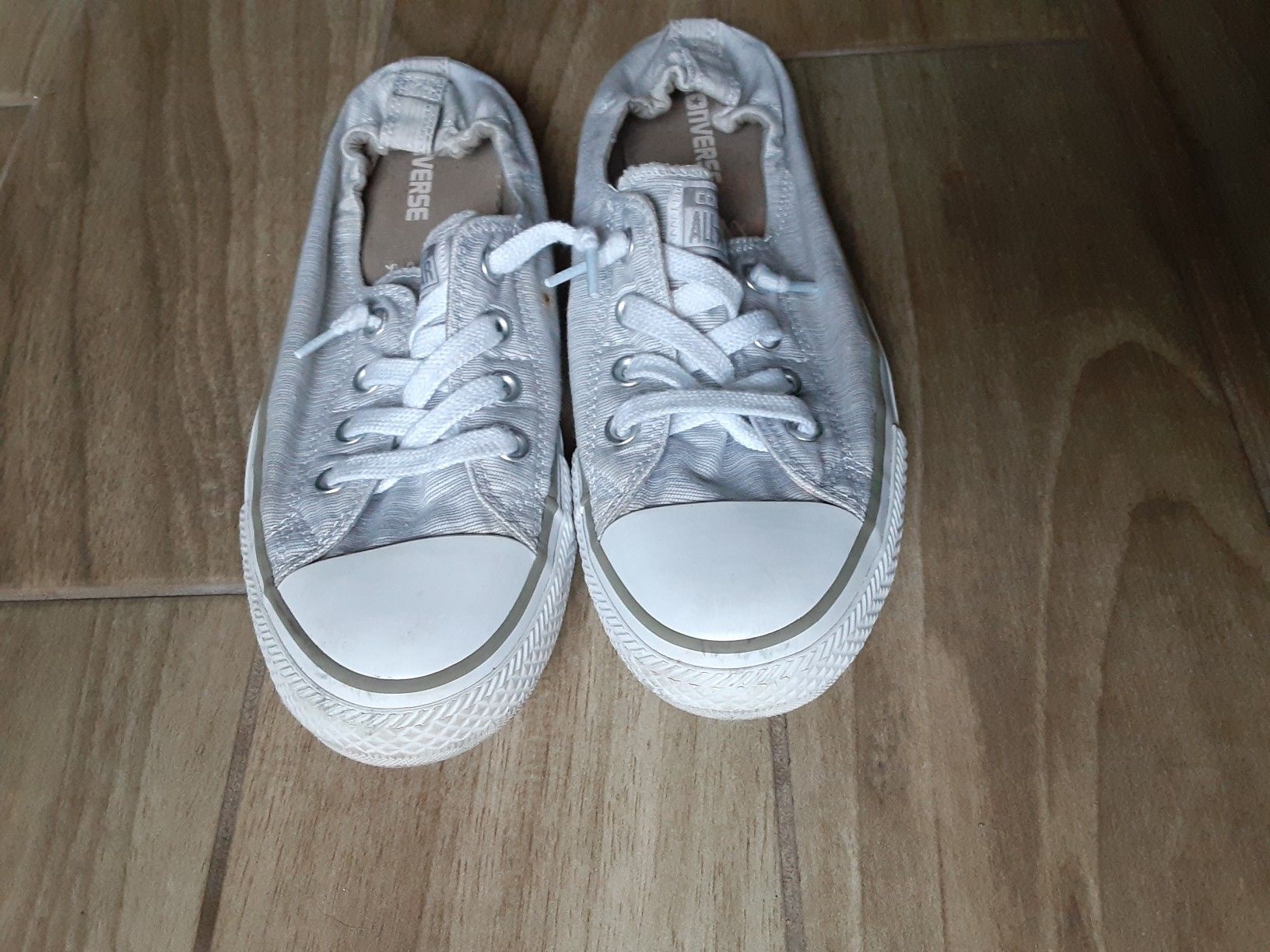 Womens Converse Size 10