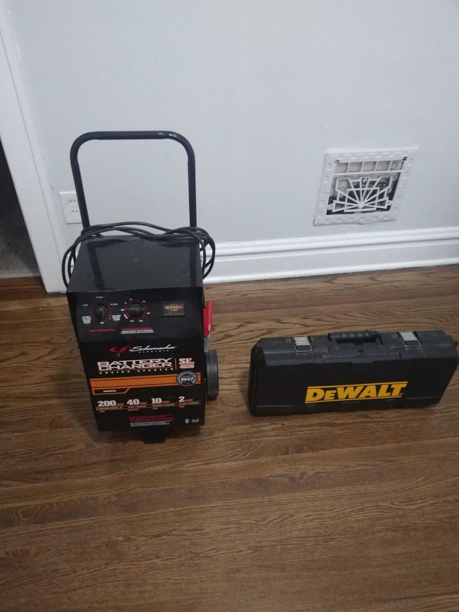Battery Charger Se 4020 And Dewalt Saw