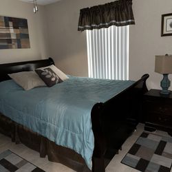 Dark Wood Queen bedroom set