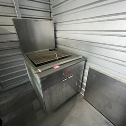 Avantco FBF2624NG Natural Gas 150-170 lb. Flat Bottom Funnel Cake / Donut Fryer - 120,000 BTU