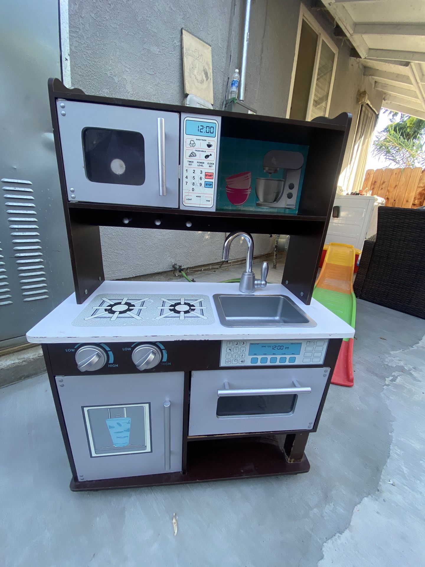 Play Kitchen