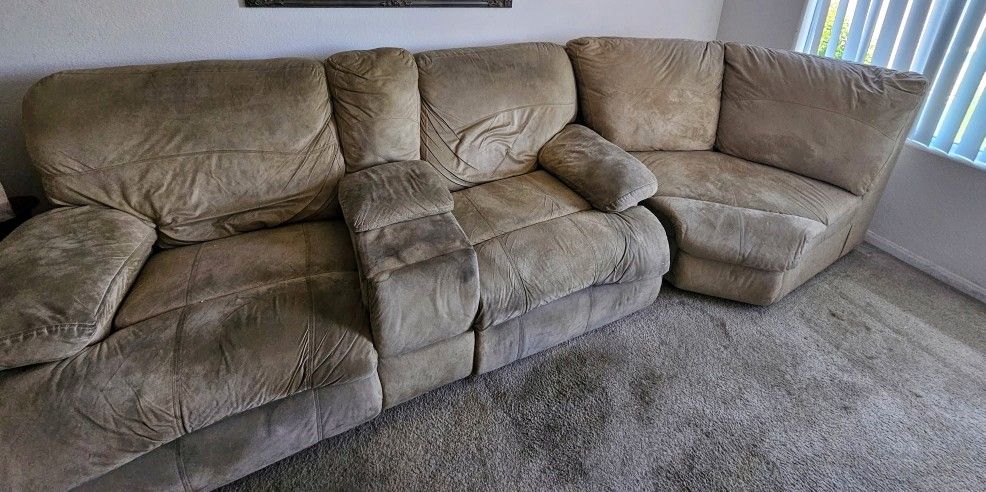 FREE - 2-Seat Recliner with Center Console and Corner Piece