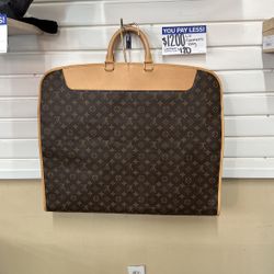 Lv Garment Holder 