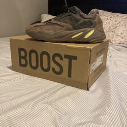 Yeezy Boost 700 Mauve 