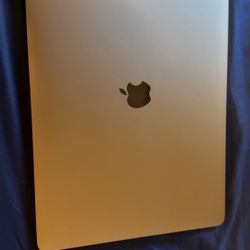 Macbook pro 2018 , touch bar 15inch 32GB .core  i7