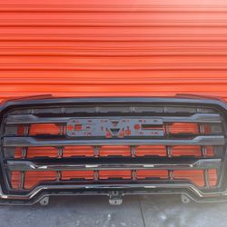2019 - 2021 GMC SIERRA 1500 OEM SLE CENTER FRONT BUMPER RADIATOR GRILLE OEM 