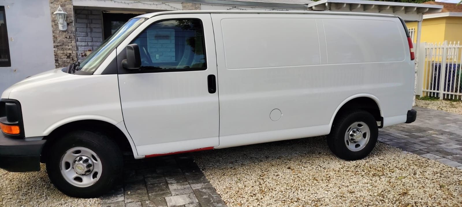 Cargo Van Chevy Express 2500 V8
