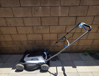 Hart 18-Inch Cordless Push Lawn Mower