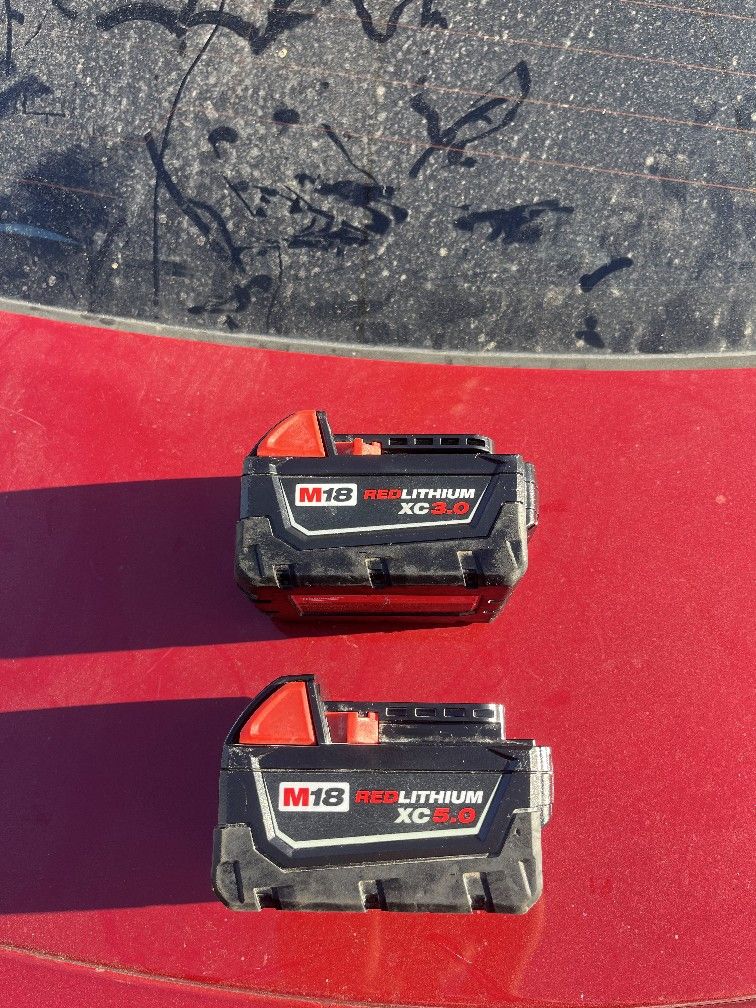 Milwaukee M18 Baterias 5.0ah Y 3.0ah Seminuevas $90 Por Las Dos Firme Precio