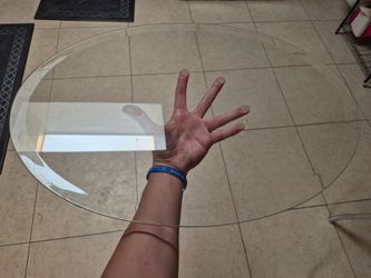 55.5 cm x 40.3 cm Clear Oval Tempered Glass for Table Top featuring Smooth, Polished Edges - Retails for $102