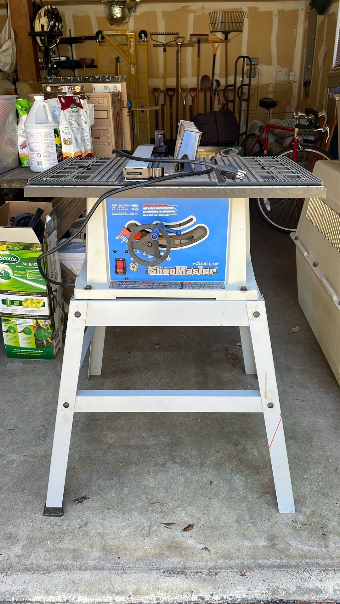 Table Saw - Delta Shop Master