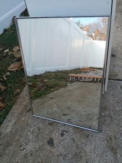 Medicine cabinet with mirror