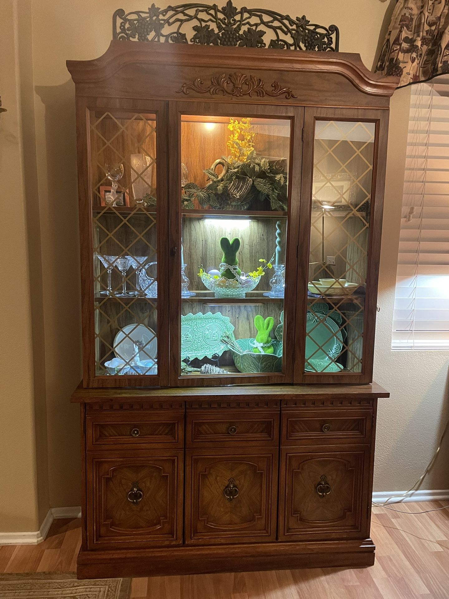 Curio Cabinet/China Hutch