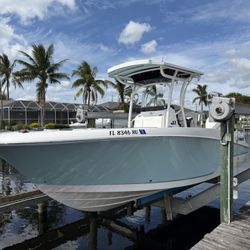 2019 Wellcraft 242 fisherman