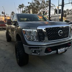 2017 Nissan Titan